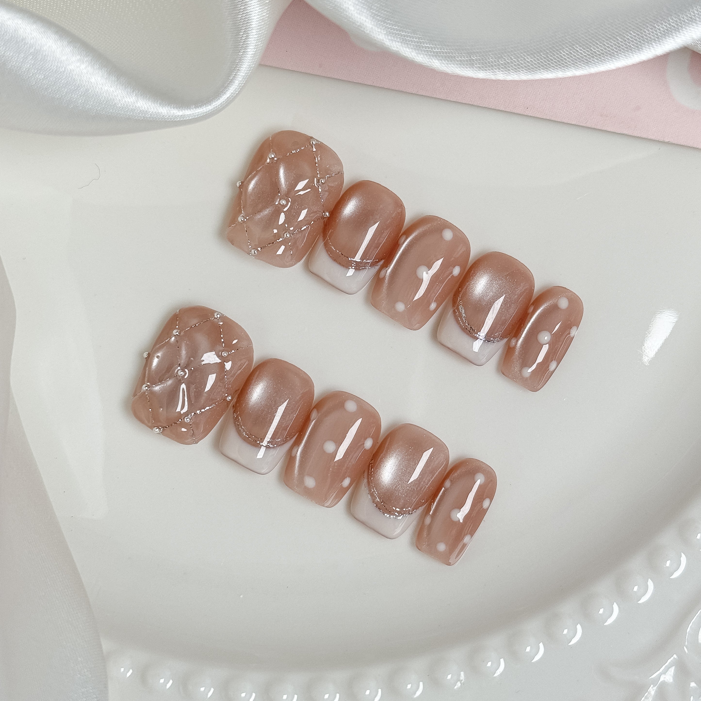 OUROBOROS ミルクブラウン×ドットネイル- F10