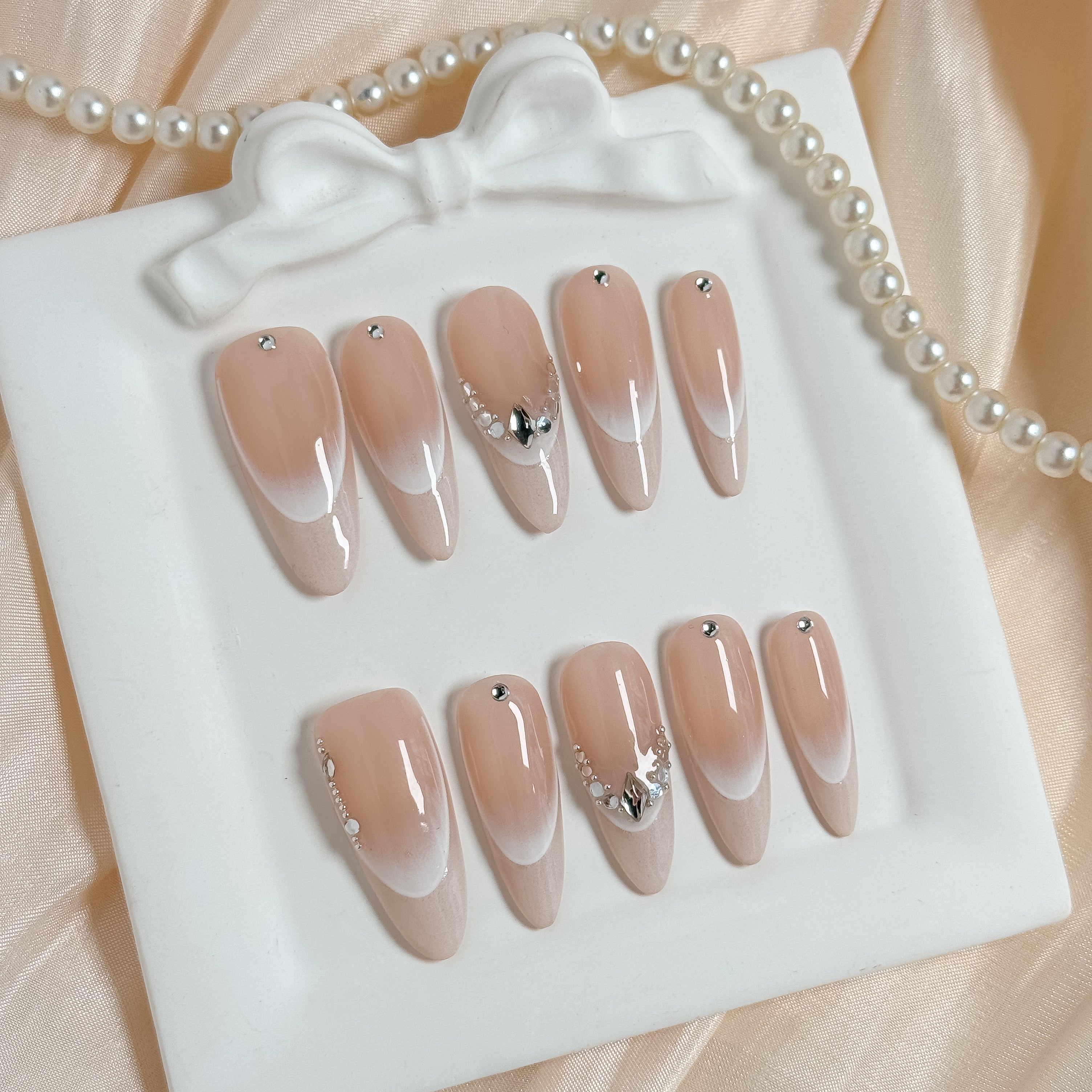 OUROBOROS ベージュ×フレンチビジューネイル - F20