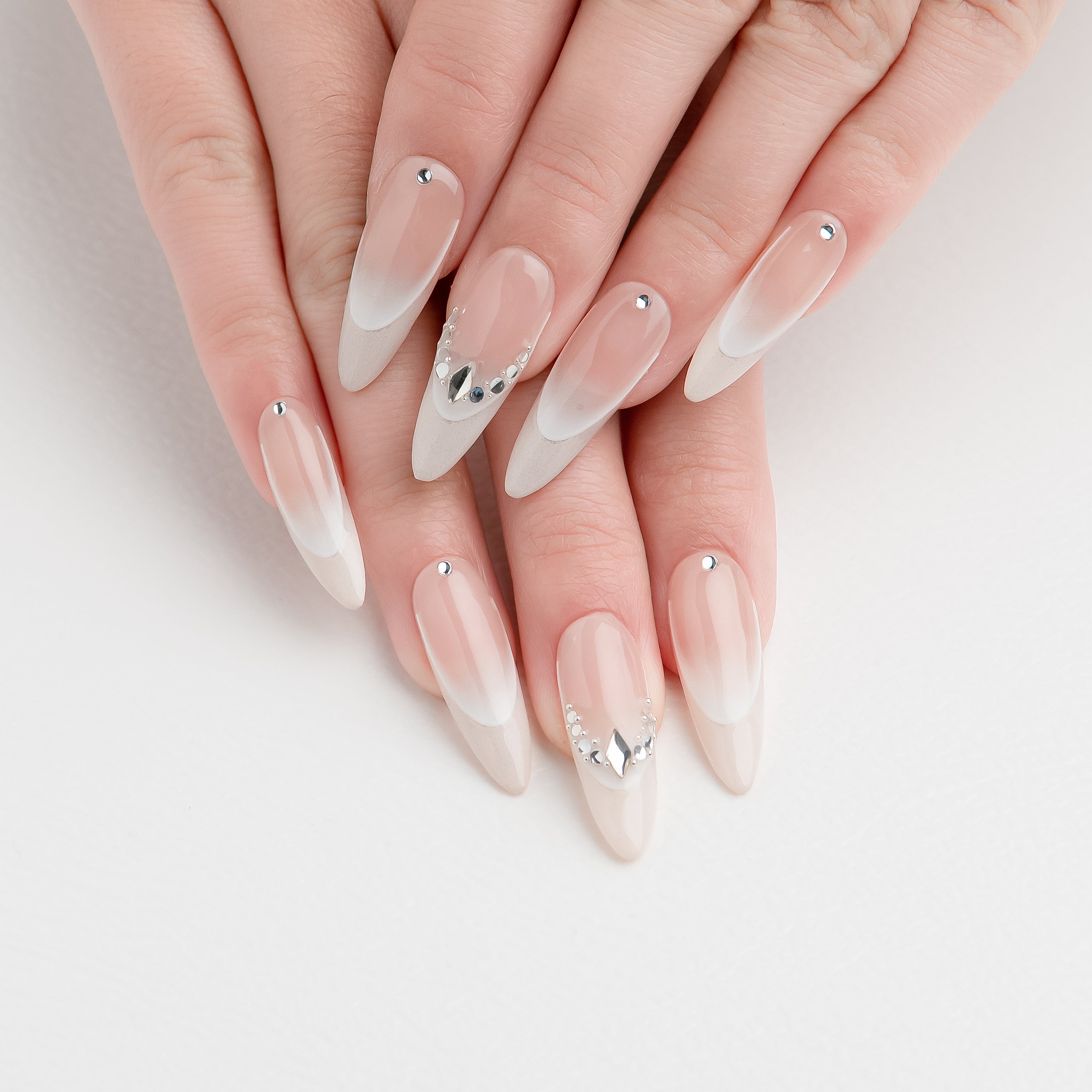 OUROBOROS ベージュ×フレンチビジューネイル - F20