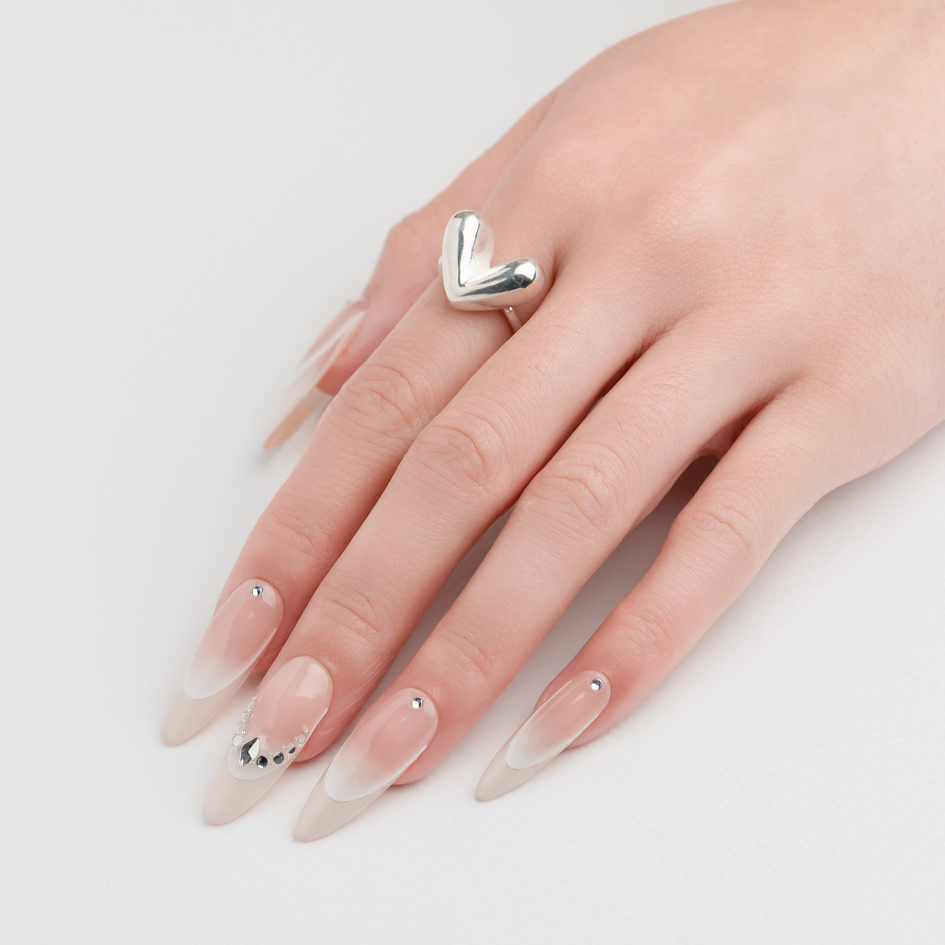 OUROBOROS ベージュ×フレンチビジューネイル - F20