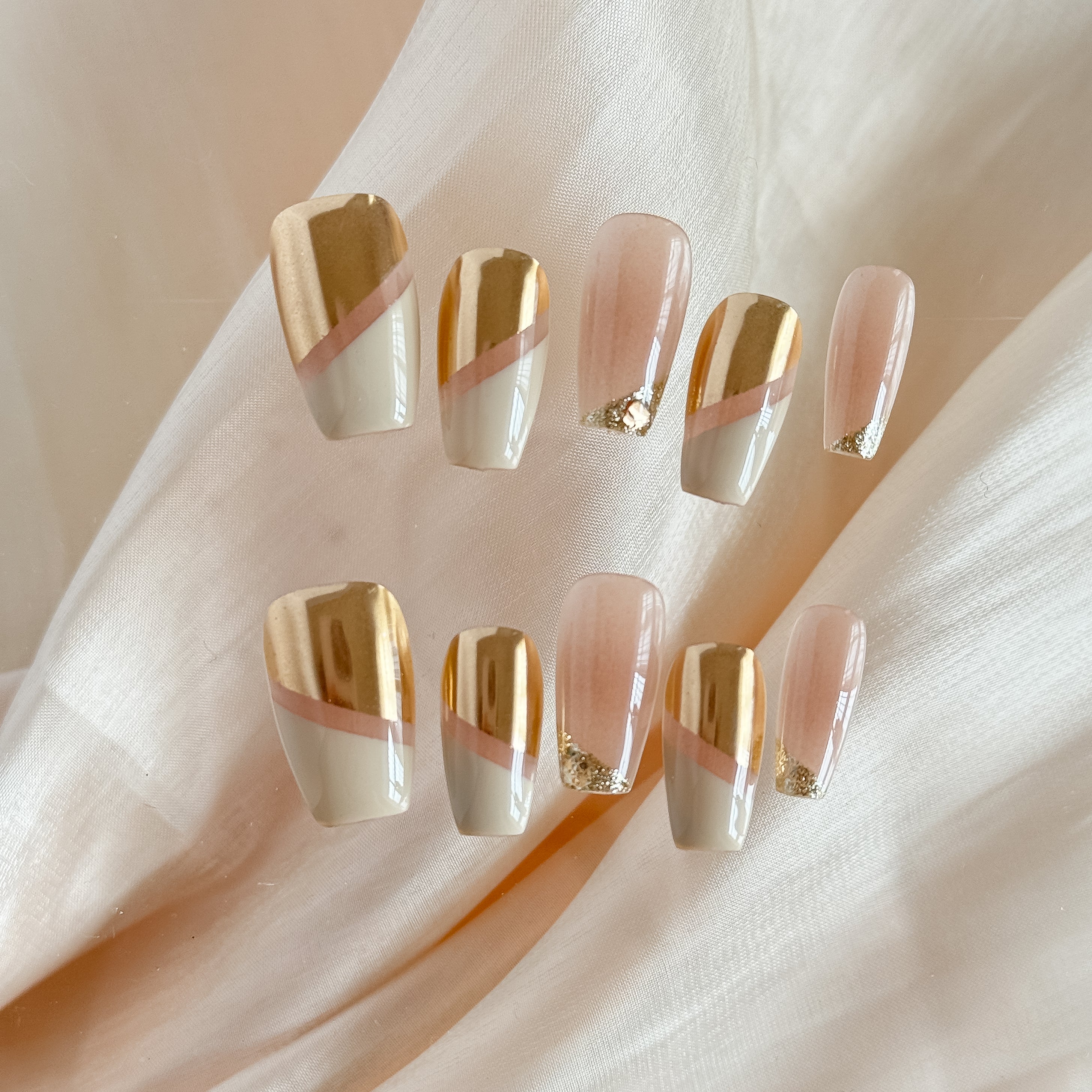 ホワイト×ゴールド ラインネイル｜ショート - F22