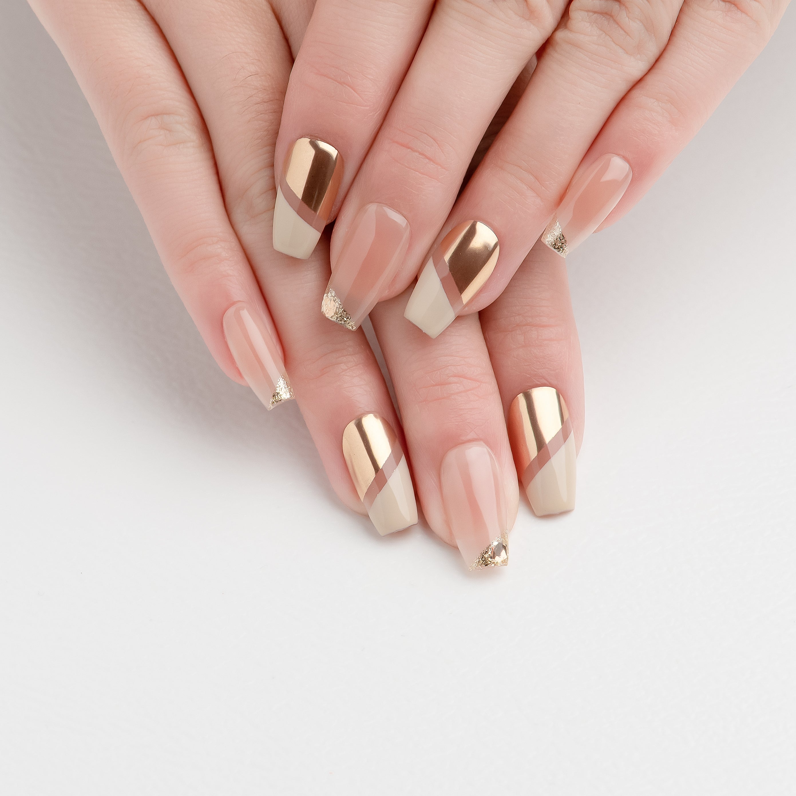 ホワイト×ゴールド ラインネイル｜ショート - F22