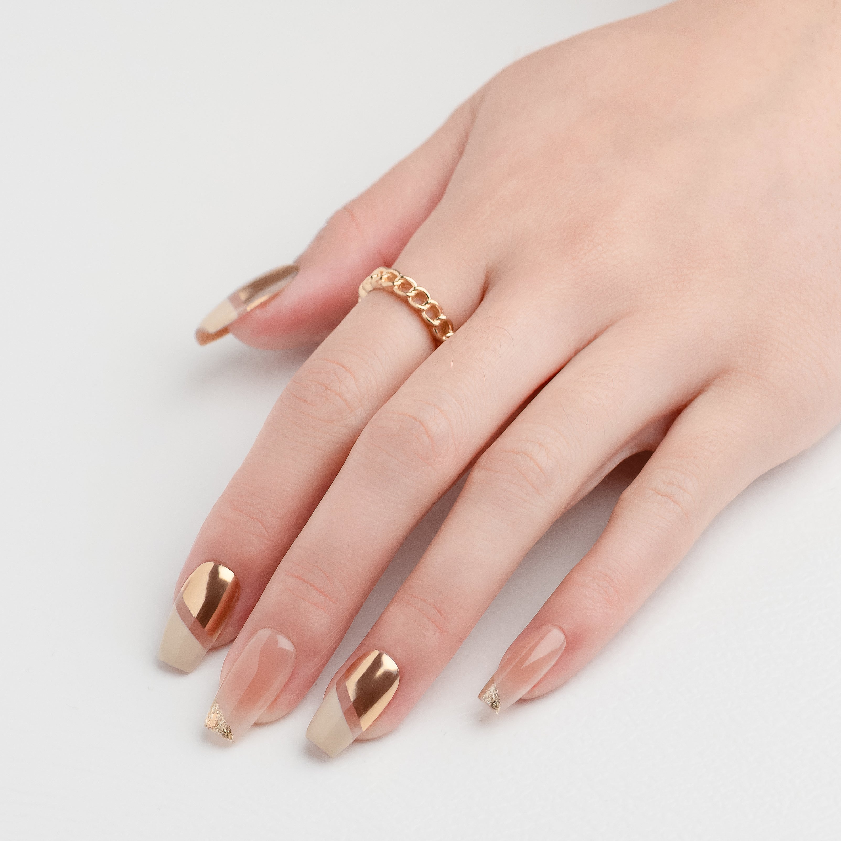 ホワイト×ゴールド ラインネイル｜ショート - F22