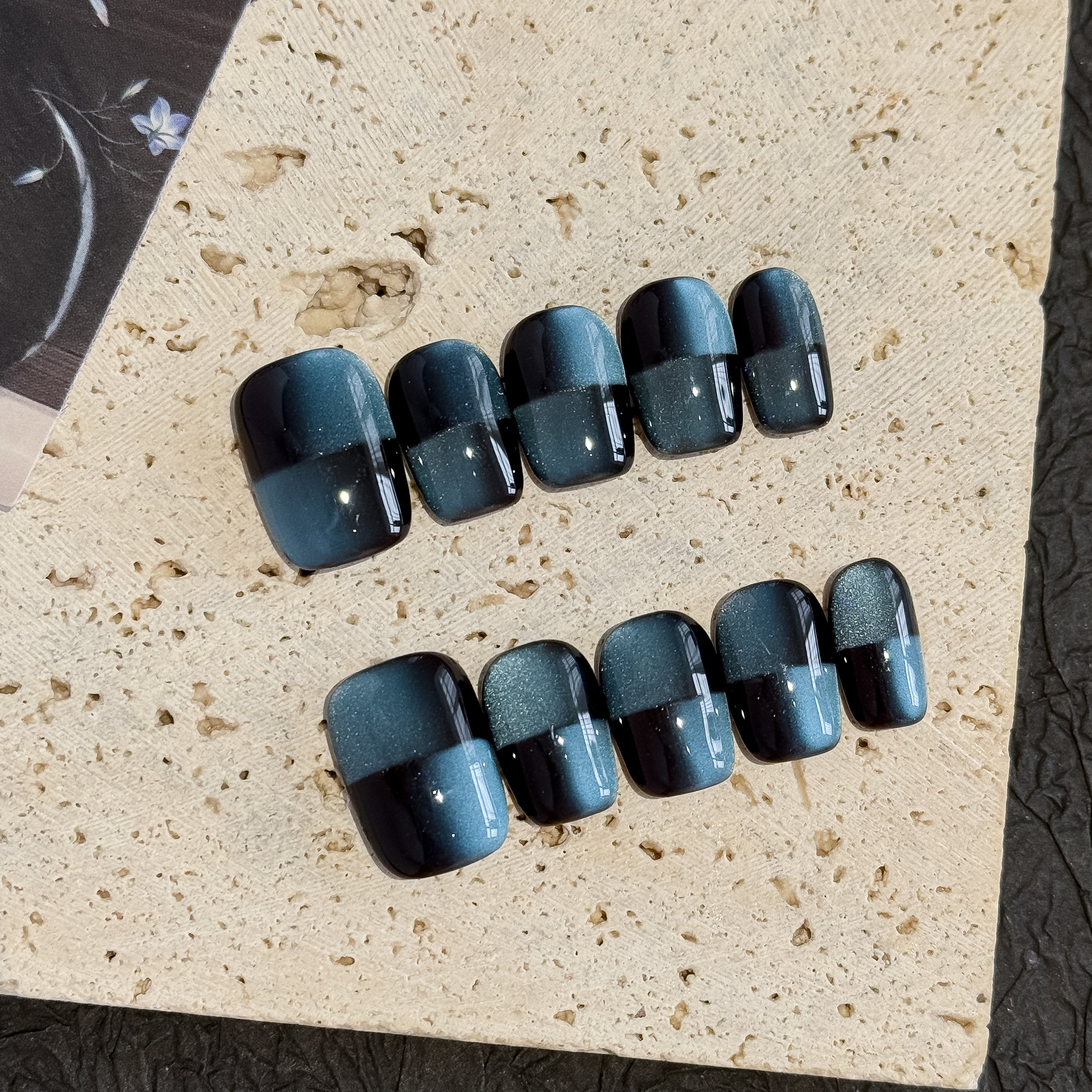 OUROBOROS ディープブルー グラデーションネイル - F24